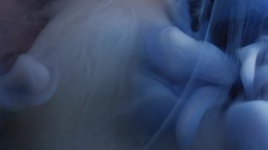 Sanat buharı. Boyayla boyanmış. Çok renkli sisli boya sıvı dalga sanatsal dokusu. Pigment boya sıvısı patlaması soyut arkaplan.