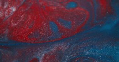 Sıçrama boyası. Karışık su dök. Soyut akrilik sanat arkaplanına yayılan parlak sıvı karışımının çözünmüş kırmızı rengi..