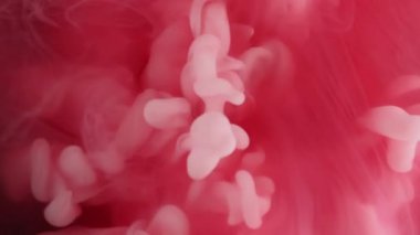 Duman sıçraması. Mürekkep atışı. Beyaz sprey, kırmızı sis akışı sıvısı karışımı. Renk karıştırma odaklı sis suyu soyut arkaplan sihirli kıvrım dokusu.