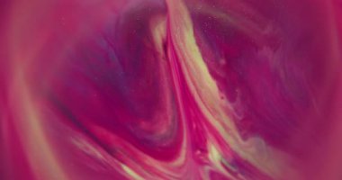 Işıl ışıl. Sıvı doku. Soyut akrilik arkaplan üzerine yayılan, pembemsi mor renkli su akışı parçacıkları.