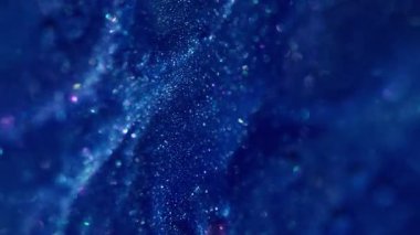 Parıldayan su. Mermer soyutlaması. Bulanık mavi, parlak, parıltılı, diş minesi desenli boya akrilik arka planda yayılıyor..