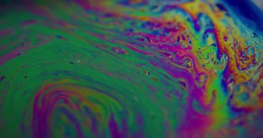 Bulanık boya karışımı. Psikedelik boya akışı. Çok renkli, sıvı, canlı dalga pigmenti arkaplanı. Soyut eğimli benzin sıvısı.
