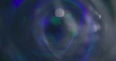 Optik ışıltı. Bokeh çemberi. Odaksız mavi turuncu renkli parlak mercek soyut bulanık sanat arka planında hareket ediyor.