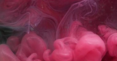 Dönen sis. Mürekkep sıvısı. Odaklanmamış pembe renk parlak su dokusu soyut yaratıcı arka planda akrilik sim akışı.