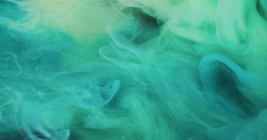 Buhar dokusu. Mürekkep suyu. Odaklanamayan mavi renkli kıvrımlı sis akışı sıvısı soyut yaratıcı duman sanatı arka planına yayılıyor.