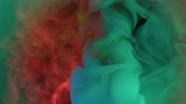 Mürekkep sisi. Renkli suluboya. Sanat fırtınasında yeşil turkuaz bakır kabarık akarsu karışımı. Soyut simli boya sıvısı bulanık su arkaplanı girdabı!.