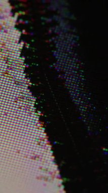 Dikey video. Kırık ekran. Matris arızası. Titrek piksel dağıtılmış ızgara hatası. Gökkuşağı dijital gürültü çatlak ıslak mürekkep sıkıntılı cihaz görüntüleme dokusu.