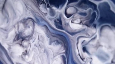 Mermer dalga. Mürekkep suyu. Çözünmüş mavi beyaz renk dalgalanma dokusu soyut akrilik zemin üzerine dökülen ıslak madde karışımı.