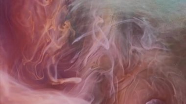 Duman sıvısı. Haze girdabı. Kahverengi bej rengi su altı dalgası karışım boya dökülmesi boya akışı karışımı. Fantastik yüzey sanatı arka plandan çıkarıldı.