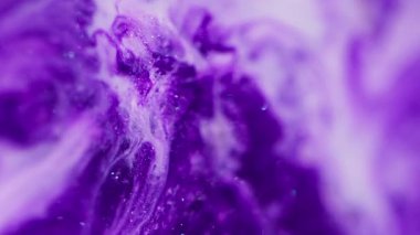 Boya sanatı. Mermer dokusu. Bulanık mor beyaz, parlak sıvı kimyasal sıvı soyut bokeh akrilik arka planda yayılıyor..