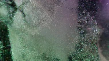 Parlayan kum. Renkli sıvı. Parlak sıvı toz karışımı yüzeyi. Gizemli grunge deseni çözünmüş boya dalgası soyut arkaplan.