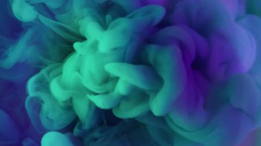 Mürekkep patlaması. Boya sıçraması. Parlak neon renkli su boyası girdabı. Pigment sıvısı soyut arkaplan çözünmüş kimyasal reaksiyon.