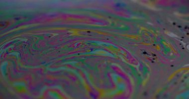 Sabun renkli kaos. Boya karışımı. Canlı dalgalı kıvrım sıvısı. Fantezi gradyan karışım yakıt düşüşü soyut odaklanmış arka plan.