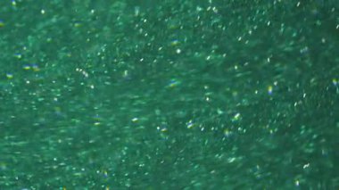 Işık etkisi. Bulanık çok renkli sim. Soyut Bokeh modern arkaplanda parıldayan yeşil, mor, kırmızı bir lens parıltısı..