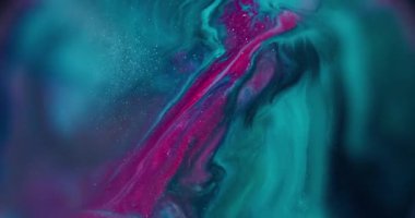 Mermer akarsu. Bulanık bokeh boyası. Odaklanmamış mavi mor renkli sim dokusu soyut arkaplanda yüzen su akrilik akışı.