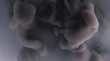 Buhar egzozu. Fış sanatı. Bulanık sisli mor patlama sıvıdaki sıvı mürekkep dokusu soyut koyu siyah arkaplanda yüzüyor..