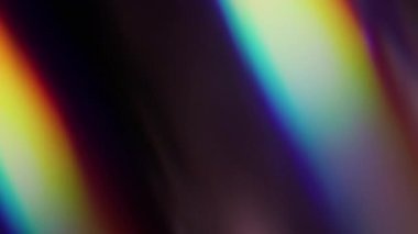 Bulanık, parlak. Gökkuşağı arka planı. Odaklanmamış mavi yeşil renkli ışık spektrumu soyut optik sanat üzerinde parıldıyor..