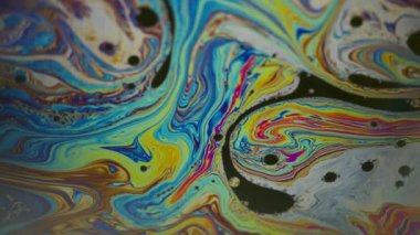 Kimyasal gökkuşağı. Islak soyutlama. Sanatsal akrilik sanat arka planında yüzen pembe mavi renkli mürekkep damlacıkları.