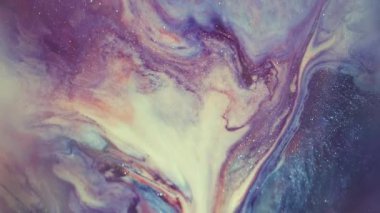 Parıltılı bir karışım. Bulanık boya suyu. Mavi mor parlak sıvı akış sızıntısı çözünmüş doku. Enamel soyut arkaplanı döndürür.