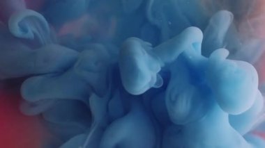Sis sıçraması. Bulut dokusu. Soyut sanat eserlerinin yaratıcı arka planında, sıvı ruhani dumanla kaplanmış pembemsi mavi boya sıvısı mürekkebi..