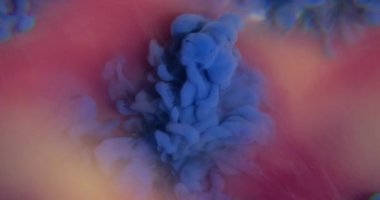 Köpüklü boya. Bulanık renkli duman. Odaklanmamış mavi sarı patlama akışı buhar dokusu soyut sis arka planında bulut tozu.