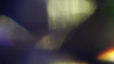 Ray parıldıyor. Bulanık ışık parlıyor. Odaklanmamış altın yeşili, pembe renkli mercek soyut sanat eserlerinde parıldıyor..