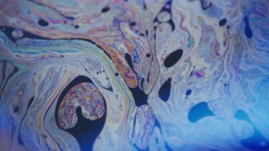 Benzin karışımı. Neon ışığı sanatı. Soyut akrilik yaratıcı zemin üzerinde yüzen mavi kahverengi renk damla sıvı mürekkep dokusu.