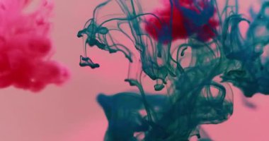 Mürekkep atışı. Duman girdabı. Pembe turkuaz pigmentler damlayan renkli su buharı sıçrama karışımı. Sanat boya damlası soyut sıvı arkaplan akışı.