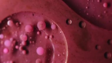 Mürekkep sıvısı. Jel köpükleri. Soyut sanat eserlerinin arka planına dökülen su sıvısındaki pembemsi pembe boya yuvarlak deseni..