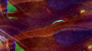 Boya karışımı. Odaklanamayan yanardöner doku. Işıl ışıl turuncu mor renkli mercek bulanık bokeh ışığının modern arka planına dökülmüş..