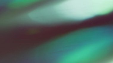 Parıltı. Bulanık arkaplan. Odaklanmamış yeşil mor renkli lens soyut bokeh ışık sanatında parıltı deseni.