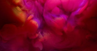 Buhar bulutu. Sanat sıvısı. Pembe, kırmızı, kıvrımlı, soyut mürekkep karışımlı, ışıldayan su. Renk neon bulanık ışın arkaplanı.