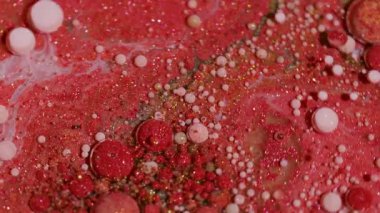 Yağlı boya karışımı. Damla dokusu. Soyut yaratıcı sanat arka planında yüzen odaksız kırmızı beyaz renkli kabarcıklar..