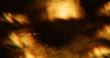 Odaklanamayan parlak işaret fişeği. Gradyan dokusu. Ilık turuncu renk. Işık saçan görsel ışık. Sanatı simsiyah arkaplan..