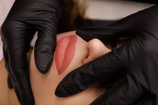 Permanent Lip Makeup Finished Work Procedure Master Holds Lips Model — Stock Photo, Image