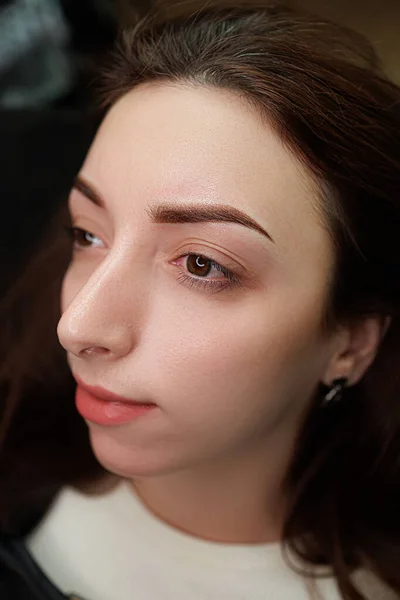 Sobrancelhas Uma Menina Com Resultado Procedimento Maquiagem Permanente Sobrancelha Procedimento — Fotografia de Stock