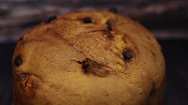 Kuru üzümlü Noel pastası. Panettone, Noel için yapılmış Noel ekmeği.