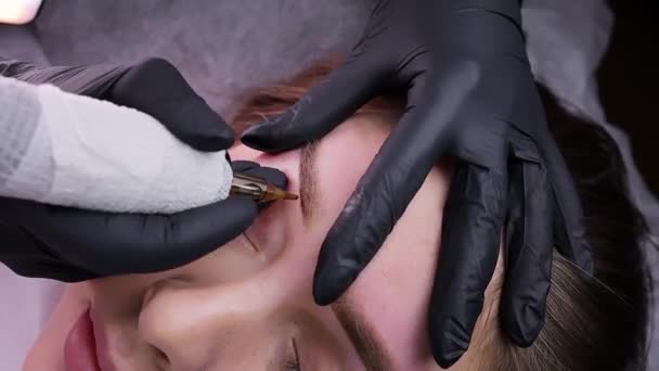 Wykonywanie Piękny Stały Makijaż Brwi Nakładanie Pigmentów Skórę Brwi Stała — Wideo stockowe
