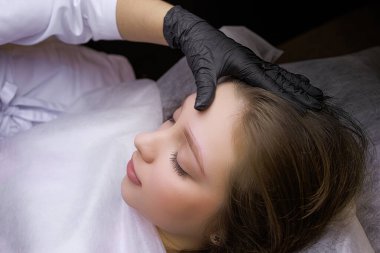 Kalıcı makyaj işleminden önce kaş çizimi hazırlıyorum. PMU Prosedürü, Kalıcı Kaş Makyajı.