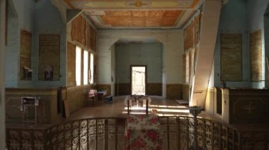 Pripyat, Çernobil, Ukrayna 'da terk edilmiş bir ortodoks kilisesine yakınlaş.