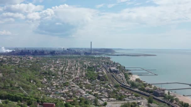우크라이나의 러시아 마리우폴 우크라이나의 Azovstal 배경에 Azov의 비디오 클립