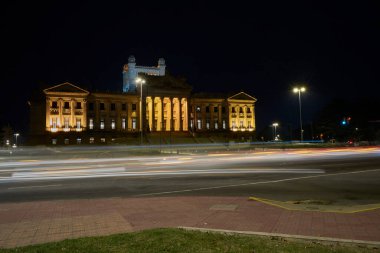 Aguada Mahallesi 'nde uzun pozlama fotoğrafı, Montevideo Uruguay' daki hükümet binası..