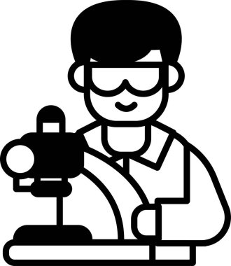 Laboratuvar önlüklü bir adam gözlük takıyor ve elinde mikroskop tutuyor. Gülümsüyor ve işinden zevk alıyor.