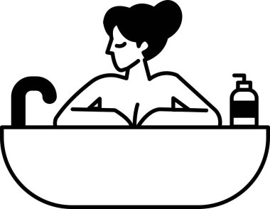 Bir kadın yanında bir şişe losyonla küvette oturuyor.