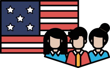 Üç kişi bir Amerikan bayrağının önünde duruyor. Bayrak kırmızı, beyaz ve mavi.