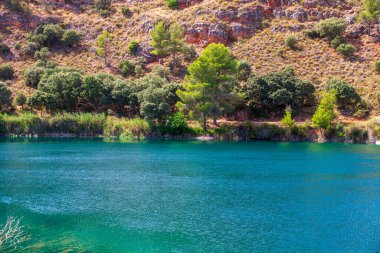 İspanya 'nın Abacete ve Ciudad Real eyaletleri arasındaki Ruidera gölleri. Yüksek kalite fotoğraf