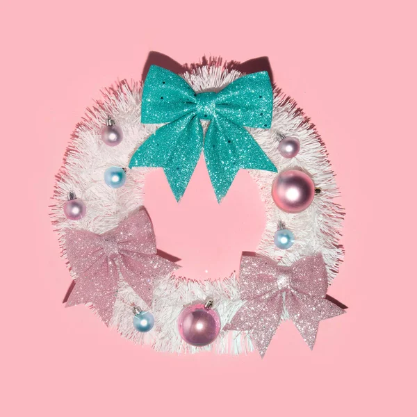 Χριστουγεννιάτικο Στεφάνι Παστέλ Ανοιχτό Ροζ Φόντο Δημιουργική Ευχετήρια Κάρτα Για — Φωτογραφία Αρχείου