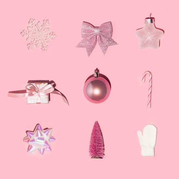 Χριστούγεννα Πρωτοχρονιά Και Χειμερινά Σύμβολα Παστέλ Ανοιχτό Ροζ Φόντο Μινιμαλιστική — Φωτογραφία Αρχείου