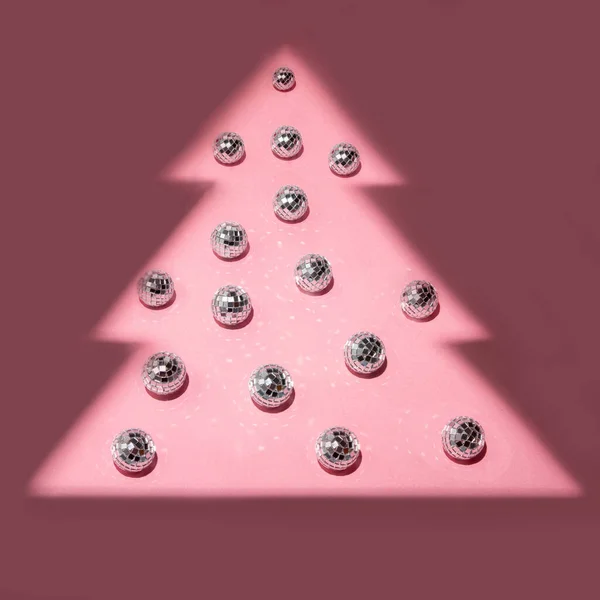 Χριστουγεννιάτικο Δέντρο Σκιά Και Στολίδια Παστέλ Ανοιχτό Ροζ Φόντο Μινιμαλιστική — Φωτογραφία Αρχείου