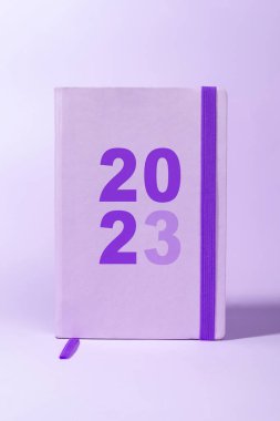 2023 yılının not defteri mor renk